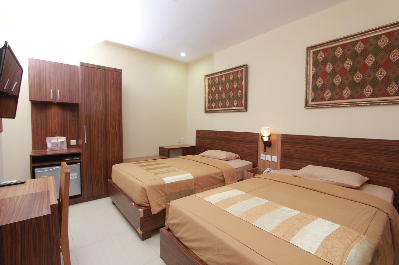 Hotel Kristina Malioboro Yogyakarta Exterior photo