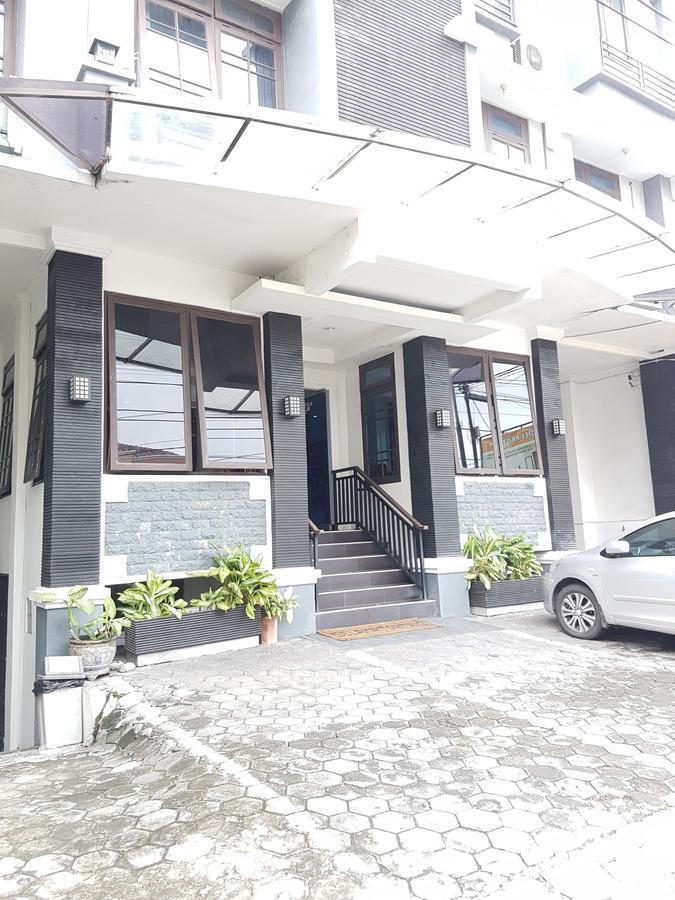 Hotel Kristina Malioboro Yogyakarta Exterior photo
